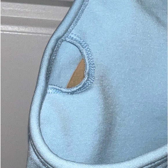 Alphalete Amplify High-Impact Seamless Crossed Back Scrunched Bra Blue Medium 🩵 - Picture 4 of 6